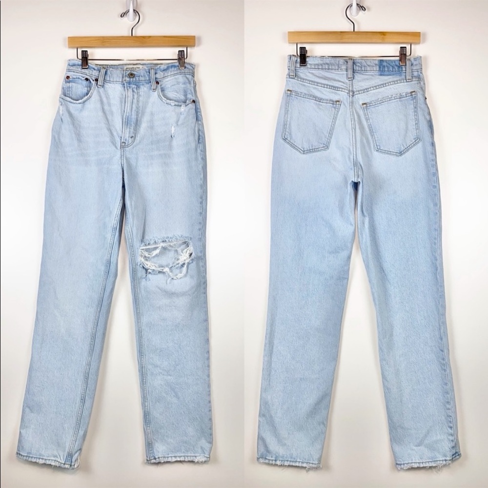 A&F Curve Love 90s Ultra High Rise Straight Jeans in Light Wash Size 27 (4)